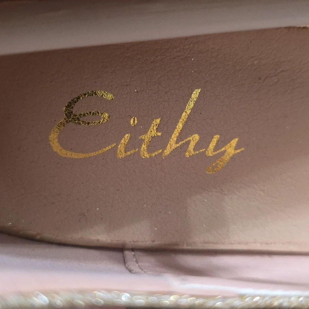 NWOT Eithy Girls Christmas Shoes Sparkly Gold/Black Low Heel Strap Fancy Sz 3